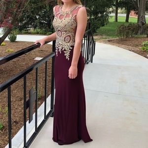 Beautiful prom/homecoming dress! Only wore for a couple hours.